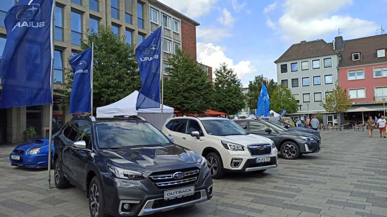 Das Autohaus Klaus Schmitt auf der Autoschau in Düren